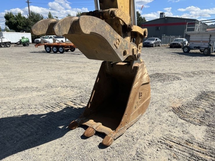caterpillar-330b-image-10