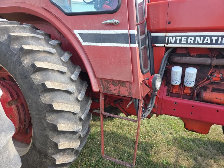 1976-ih-1466-tractor-image-43