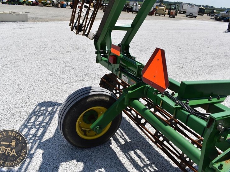 john-deere-200-image-13