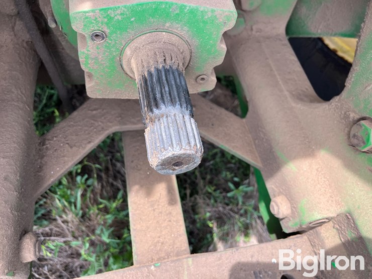 2011-john-deere-8235r-image-18