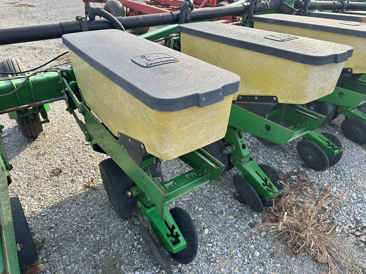john-deere-1720-image-15