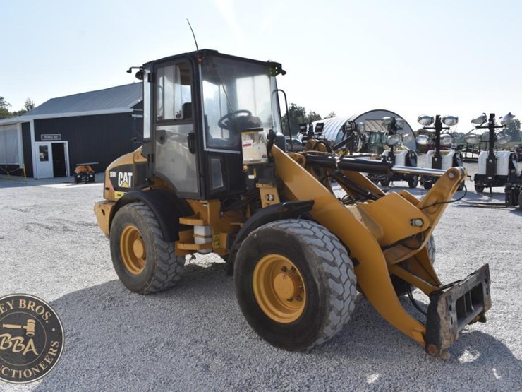 2011-caterpillar-908h-image-20