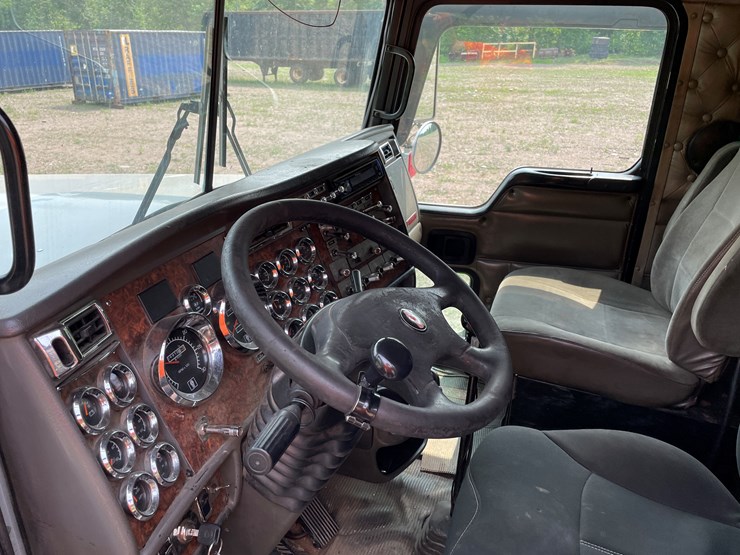 2005-kenworth-t800-image-73