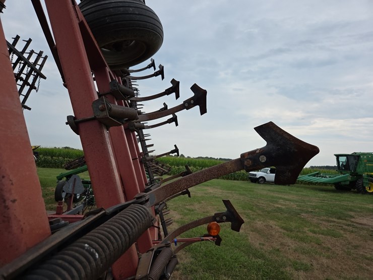 32’-cih-4300-field-cultivator-image-8
