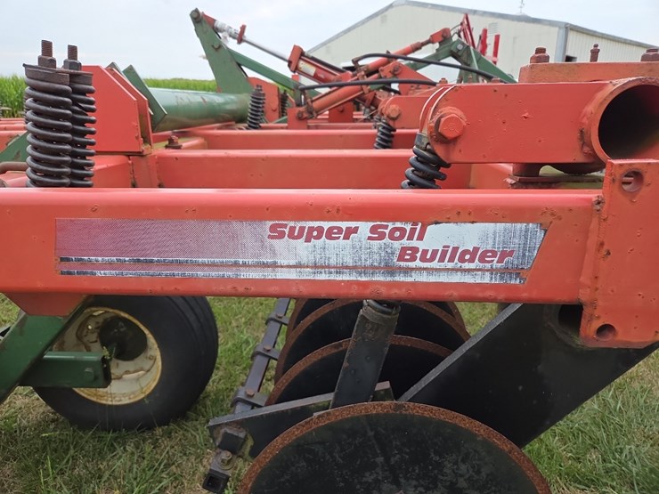 brillion-super-soil-builder-11-shank-disc-chisel-image-4