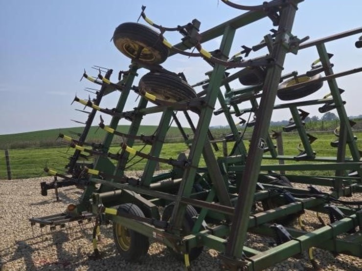 john-deere-33-image-4