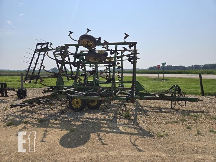 john-deere-33-image-2