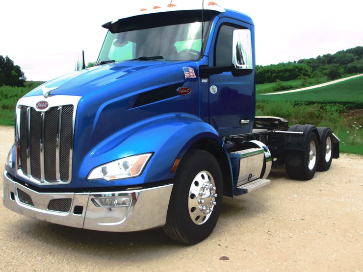2023-peterbilt-579-image-39