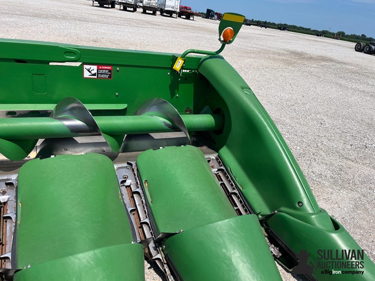 2012-john-deere-608c-image-16