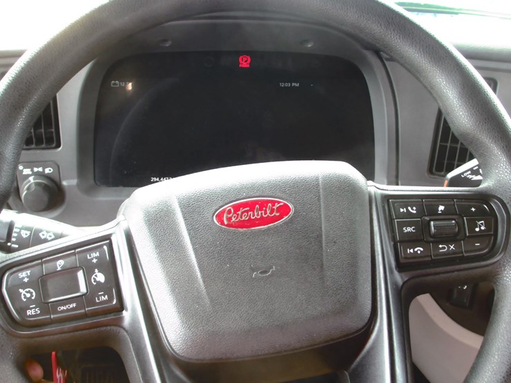 2023-peterbilt-579-image-33