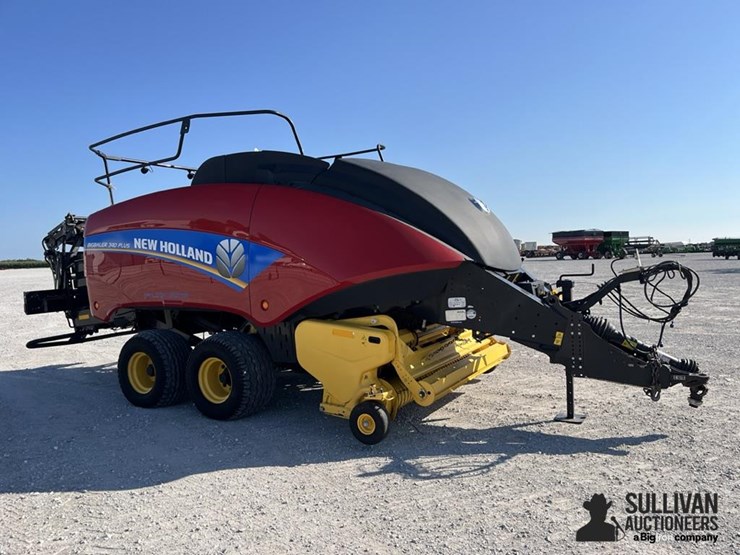 2019-new-holland-340-image-3