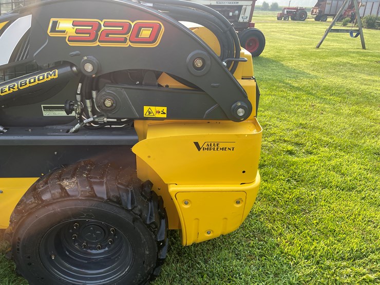 2021-new-holland-l320-image-7
