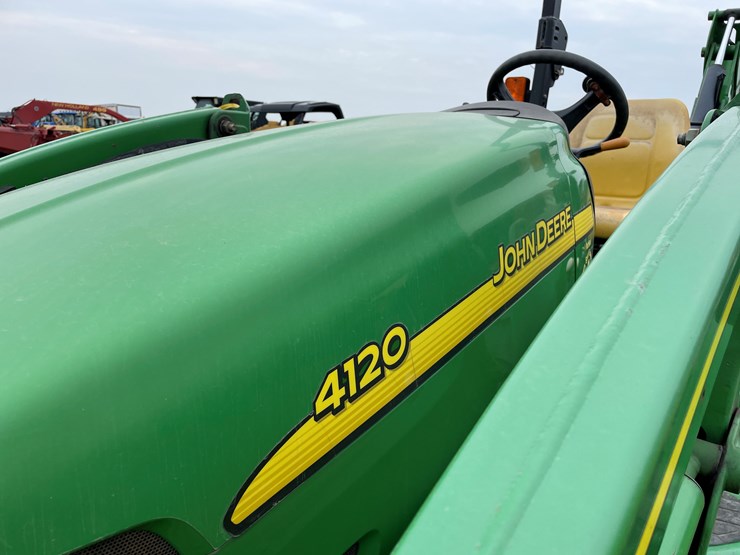 2011-john-deere-4120-image-9