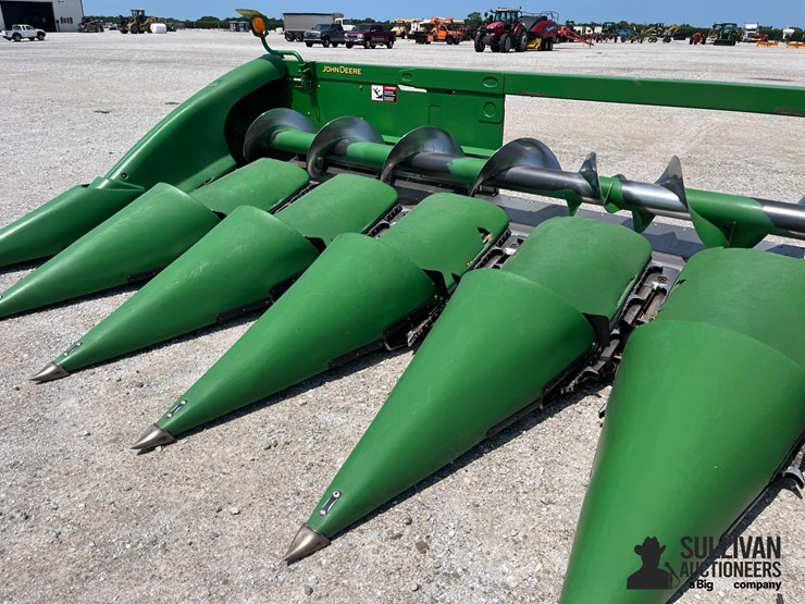 2012-john-deere-608c-image-11