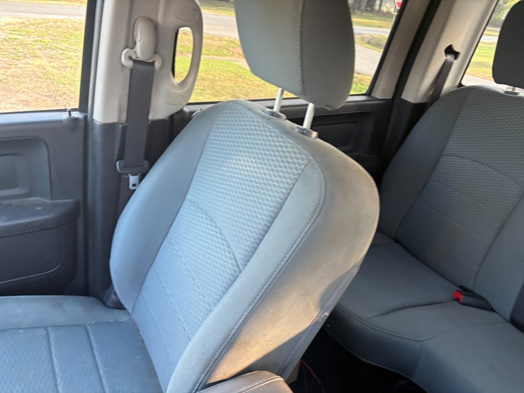 2016-dodge-ram-1500-image-24