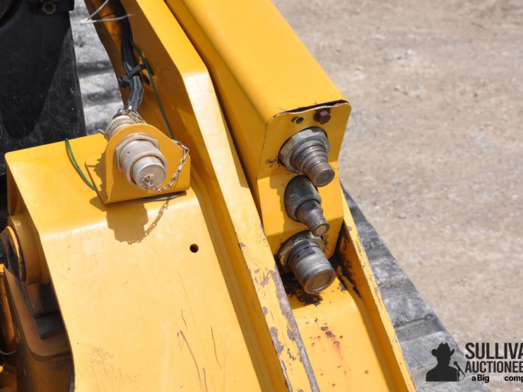 2021-caterpillar-299d3-image-13