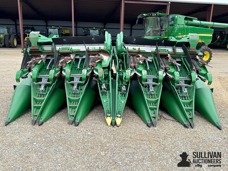 2023-john-deere-c12f-image-2