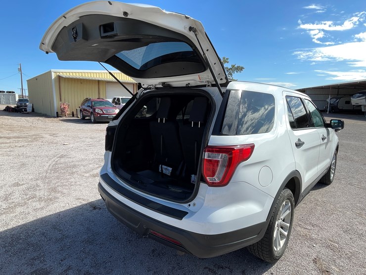 2018-ford-explorer-image-94