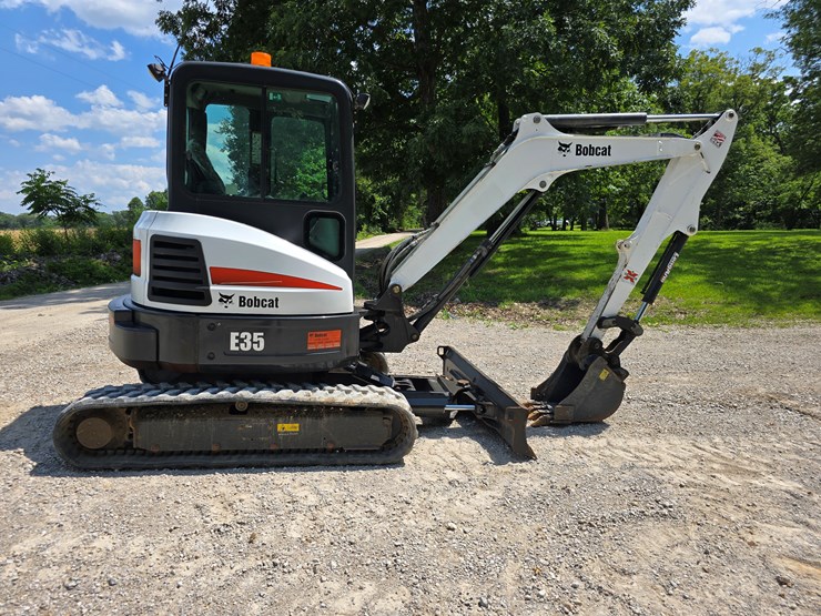 2012-bobcat-e35-image-28