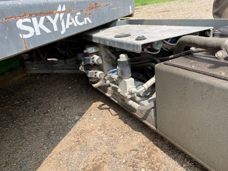 2015-skyjack-sjiii4632-image-13
