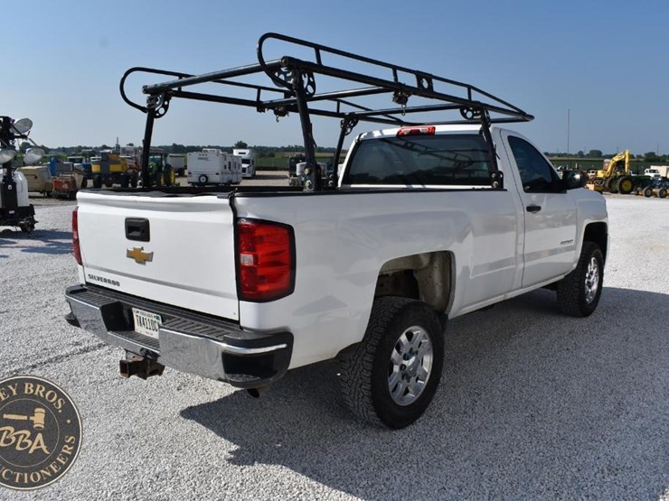 2015-chevrolet-silverado-2500hd-image-21