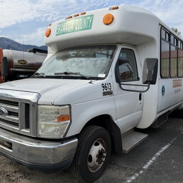 2010 FORD E450