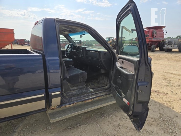 2002-chevrolet-silverado-2500-image-10