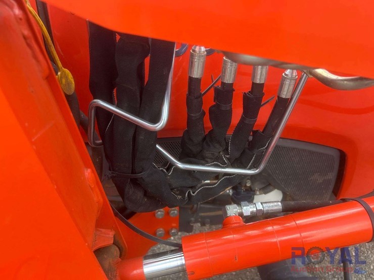 kubota-l2501d-25hp-utility-loader-tractor-image-19