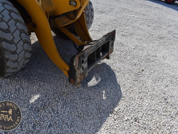 2011-caterpillar-908h-image-22