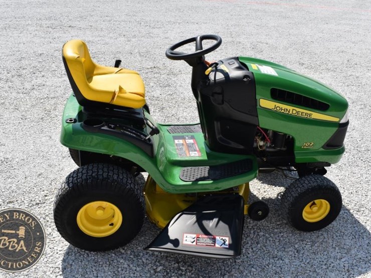 john-deere-102-image-8