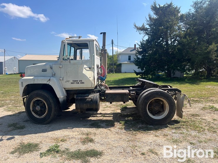 1984-ford-9000-image-8
