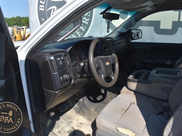 2015-chevrolet-silverado-2500hd-image-47