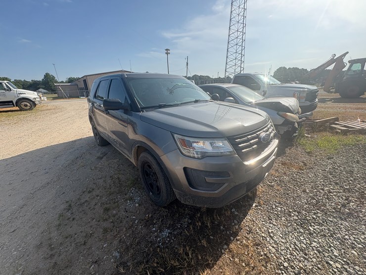2017-ford-explorer-image-2