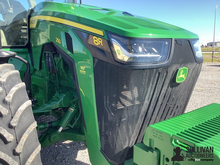 2023-john-deere-8r-250-image-11