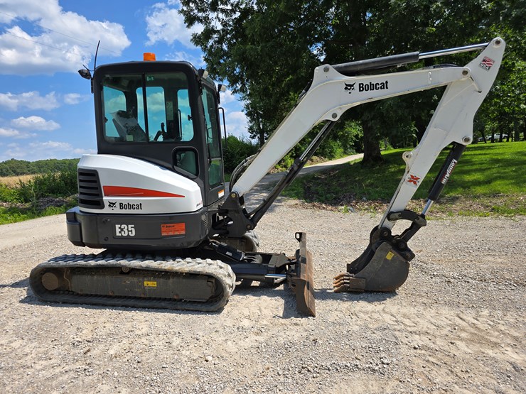 2012-bobcat-e35-image-30