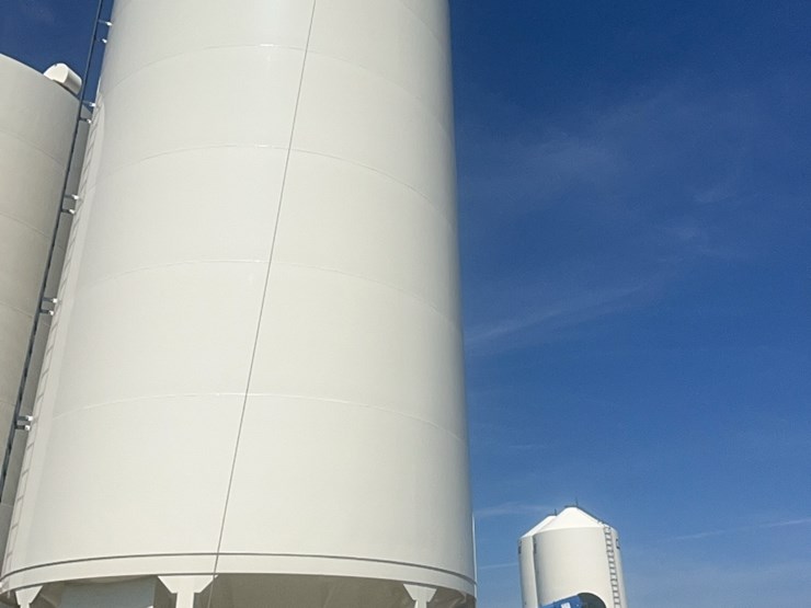 concept-7,500-bushel-hopper-bin,-fully-equipped-with-bin-fan-with-agi-grainguard-10-hp-three-phase-electric-motor.-image-3