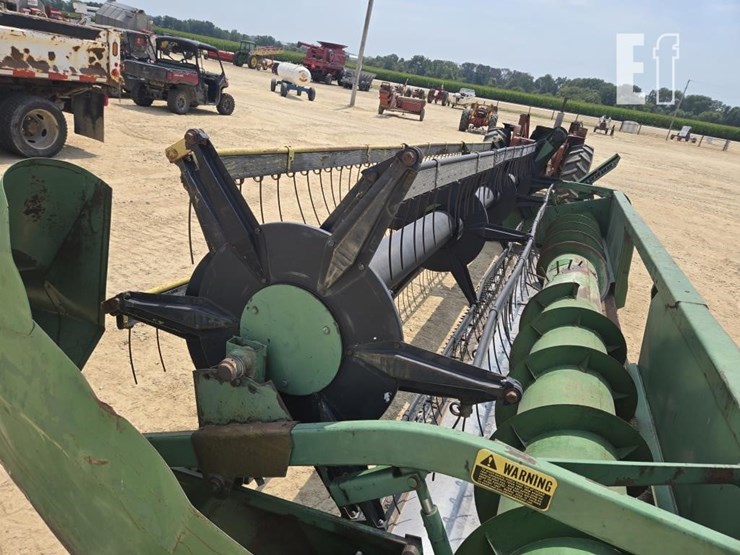 john-deere-220-image-3