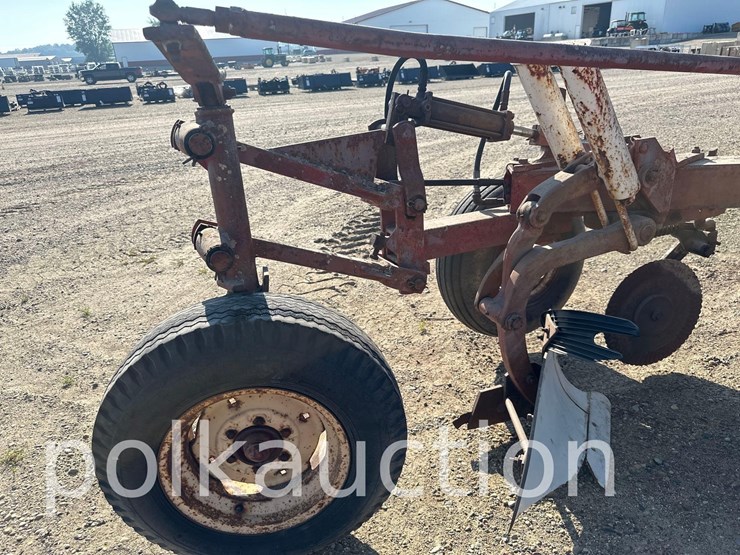international-710-image-8