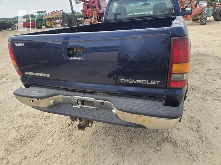 2002-chevrolet-silverado-2500-image-8