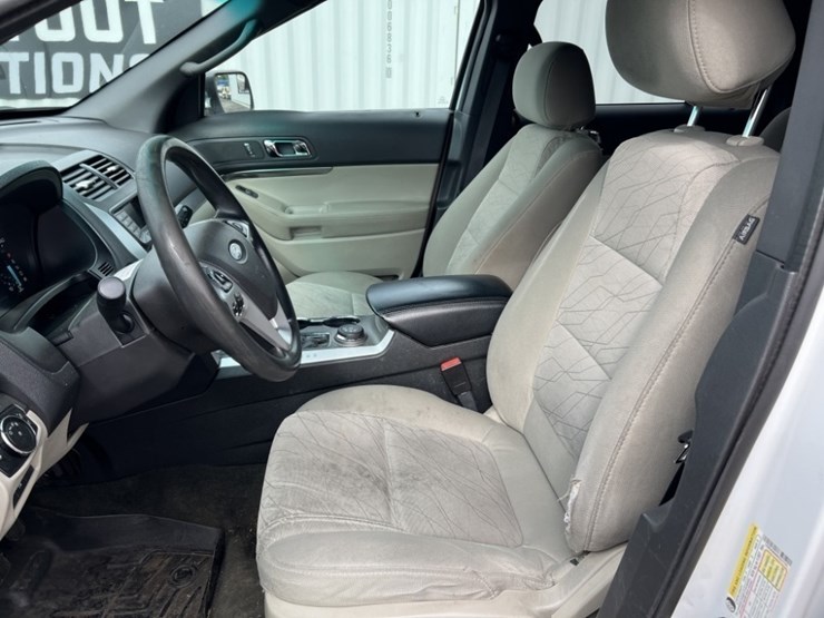 2014-ford-explorer-image-16