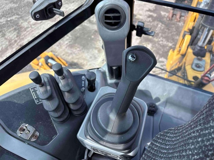 caterpillar-420f2-image-29