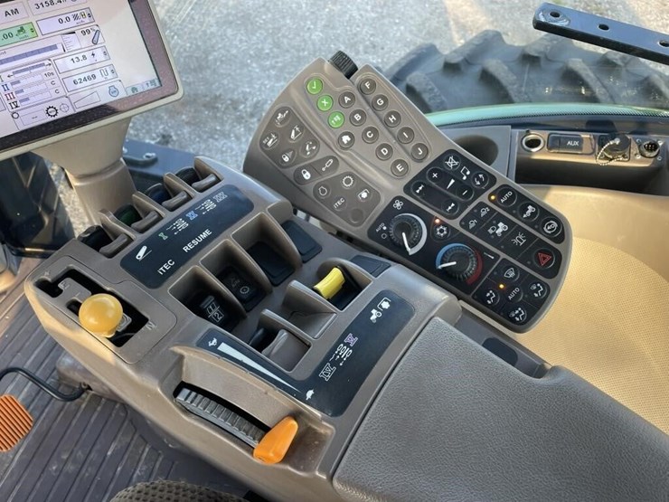 2011-john-deere-8310r-image-29