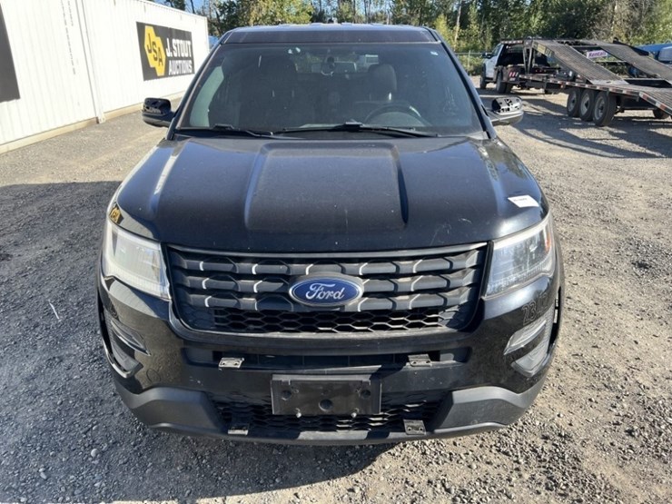 2018-ford-explorer-image-8