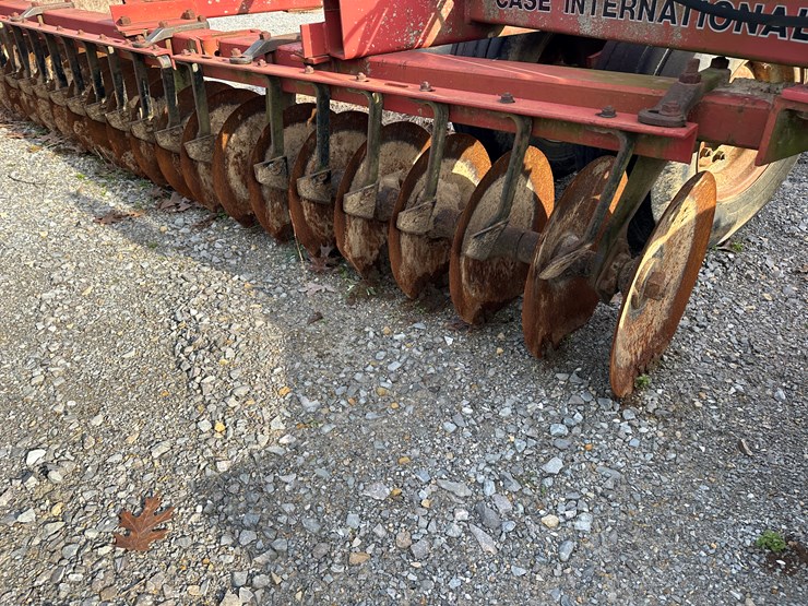 case-ih-3900-image-11