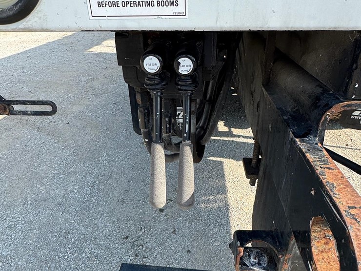 2015-freightliner-122sd-image-13