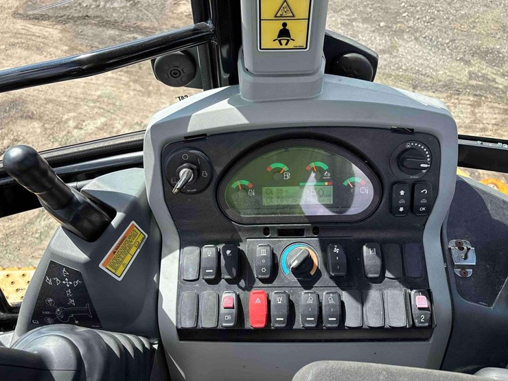 caterpillar-420f2-image-26