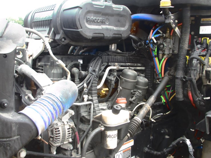 2023-peterbilt-579-image-13