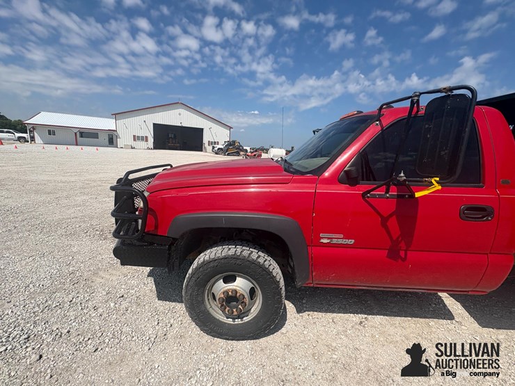 2005-chevrolet-3500-image-16