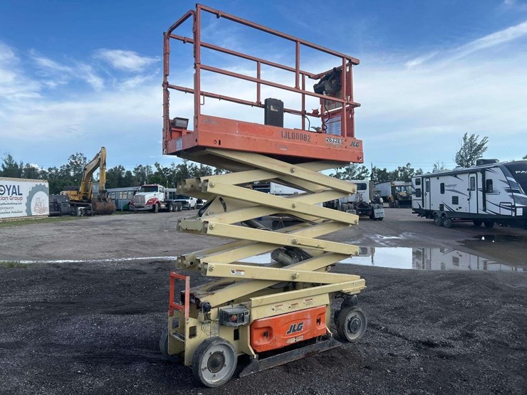 2015-jlg-2632es-image-3