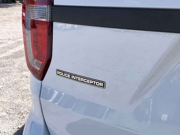 2018-ford-explorer-image-92